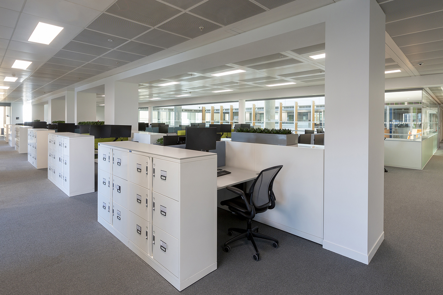 Open plan office and laboratory for Autolus in White City, London