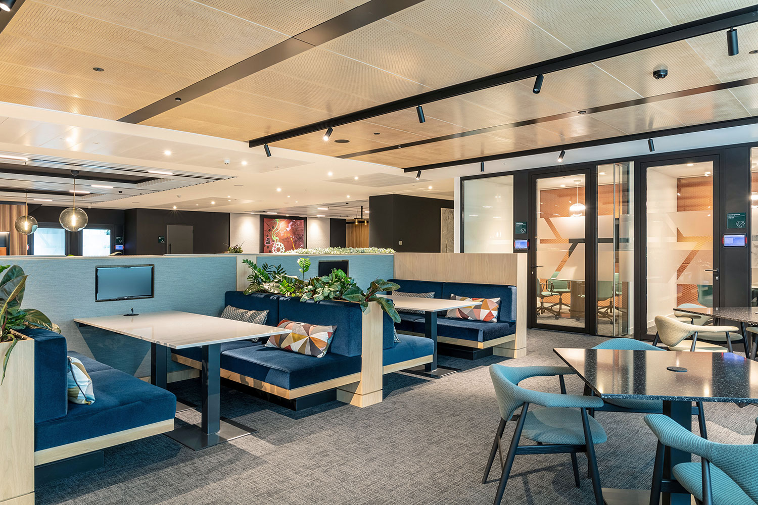 Aspen Re - Business Lounge