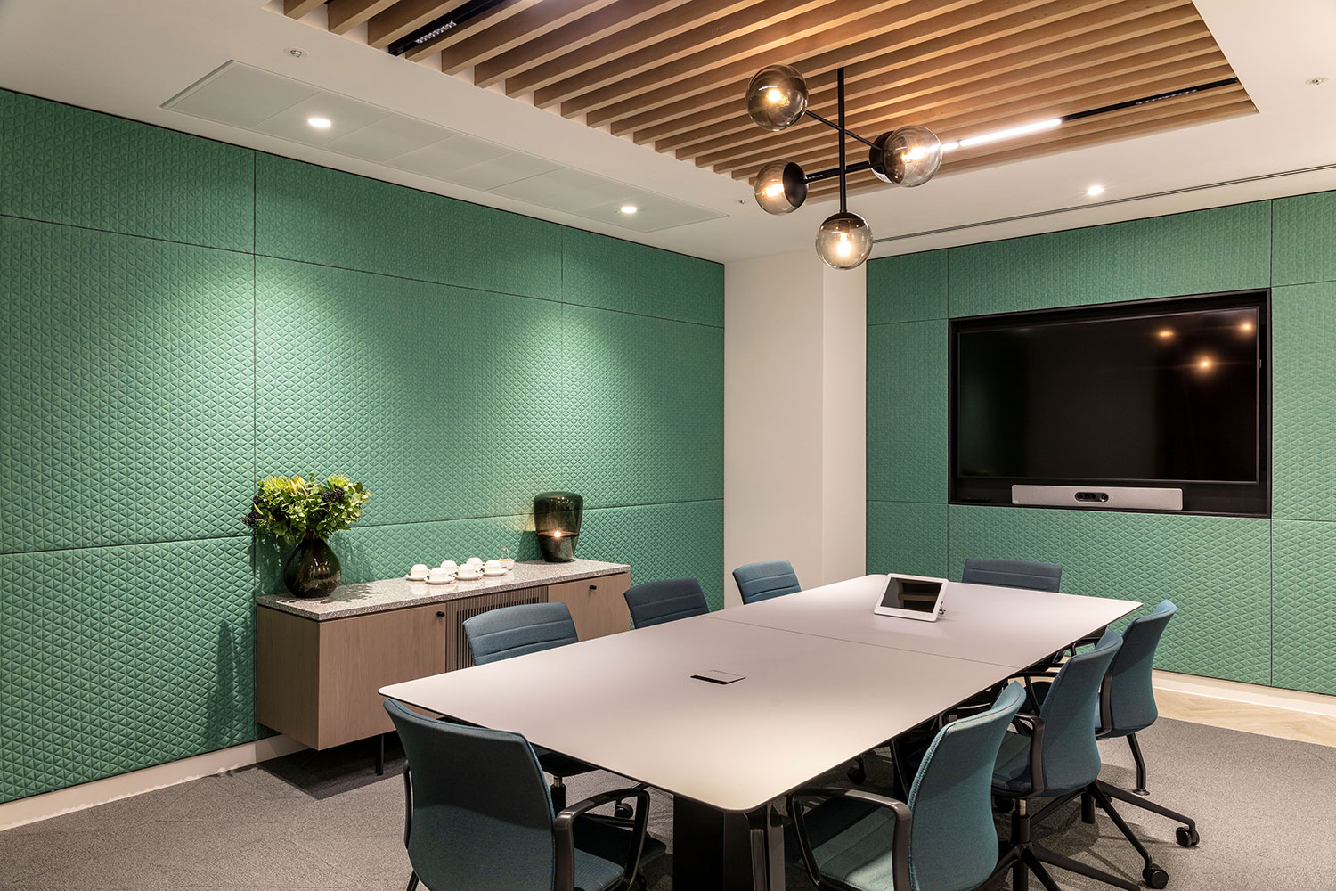 Aspen Re - Meeting Room